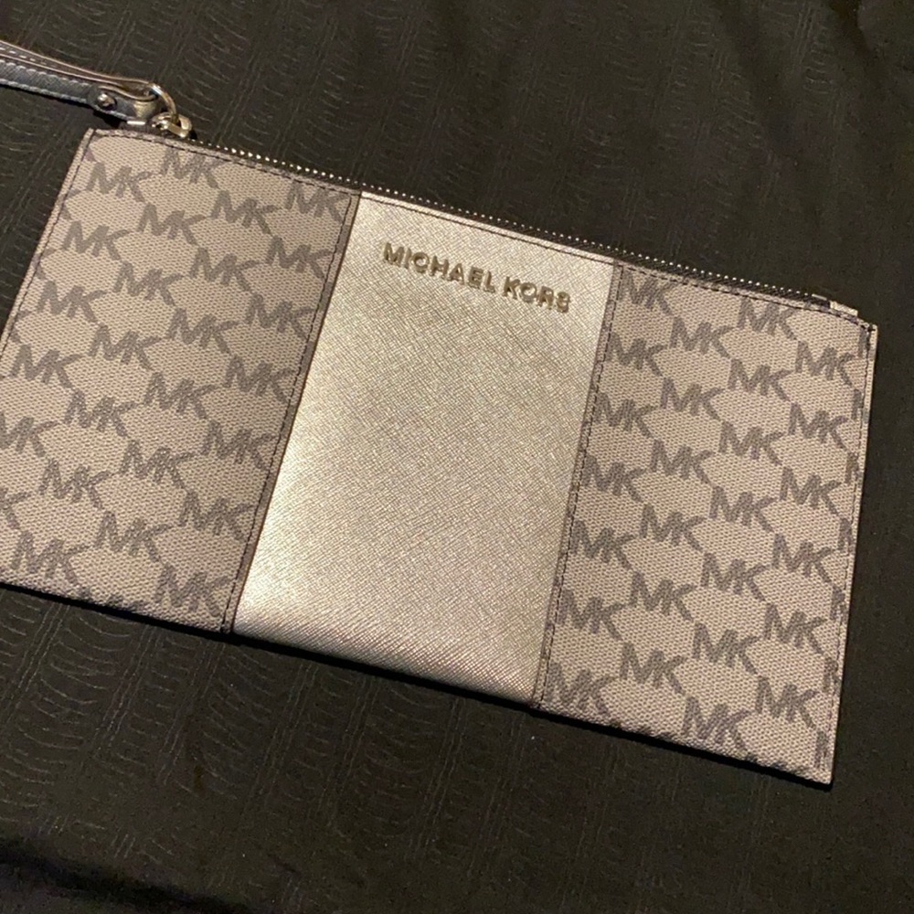 Wristlet